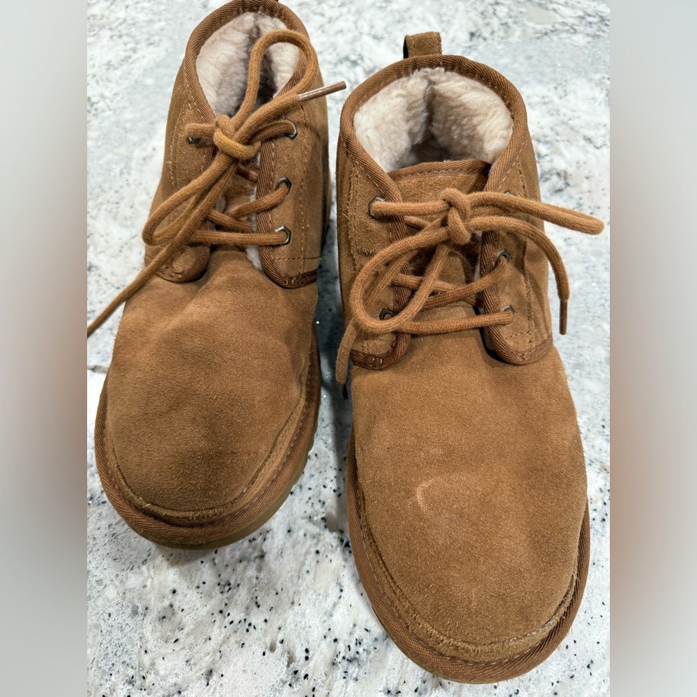 UGG women's Neumel caramel color boots Men’s 9, Women’s 10.5